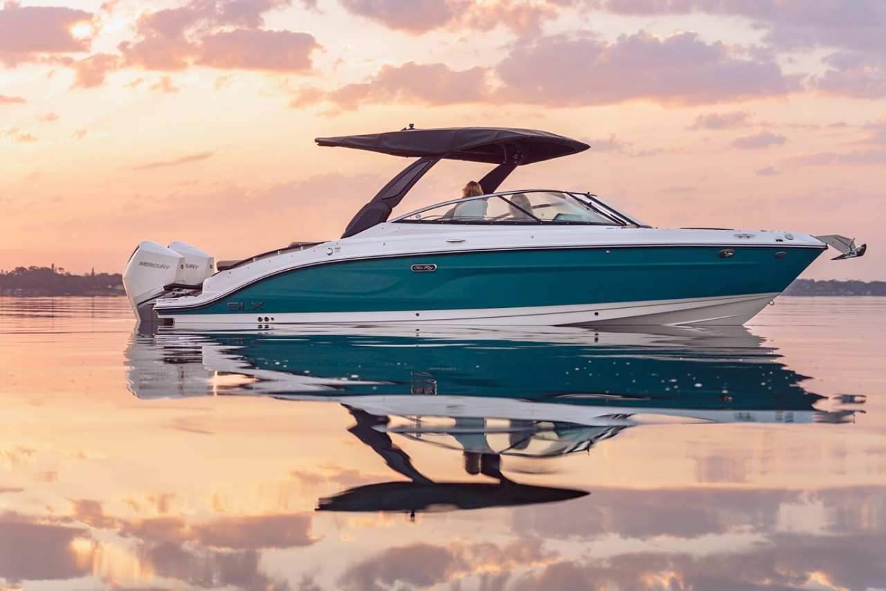 Sea Ray SLX 280 Outboard, Starboard Bow View at Sunset