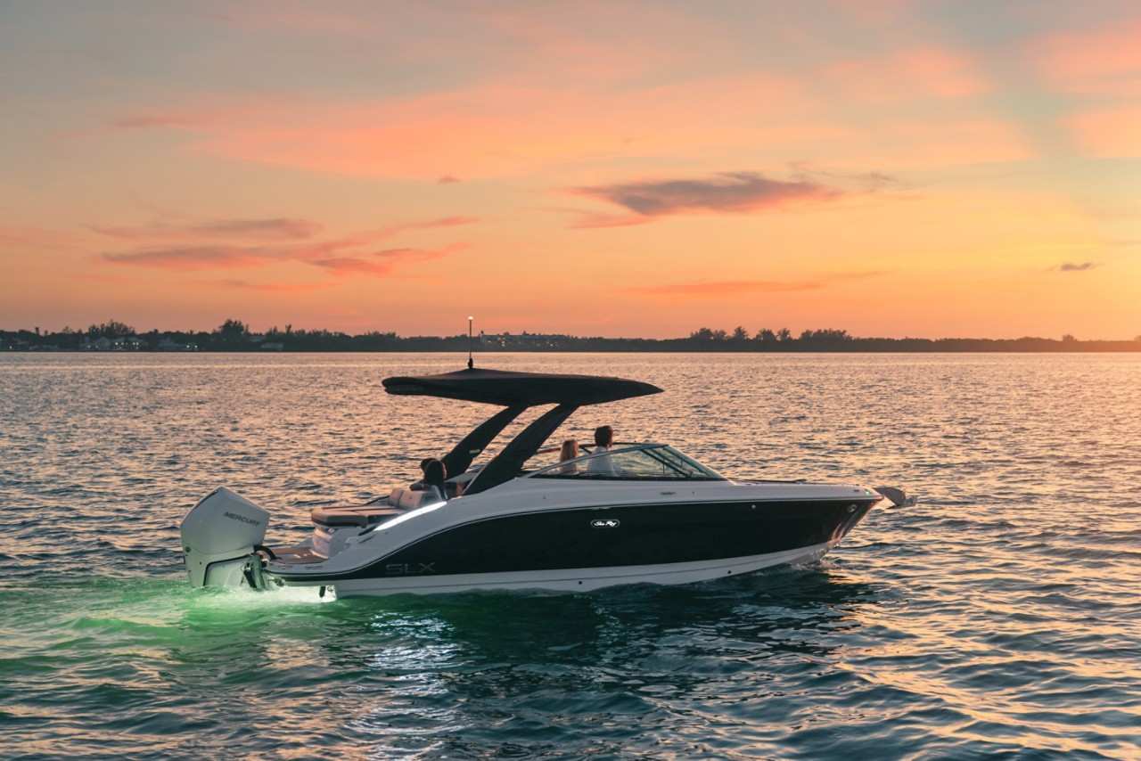 SLX 260 Outboard starboard stern underwater accent lighting sunset