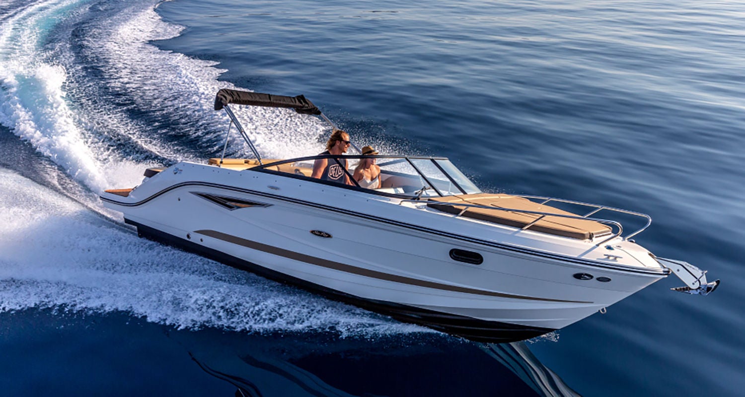 Sea Ray Sunsport 250 stern lounge top detail