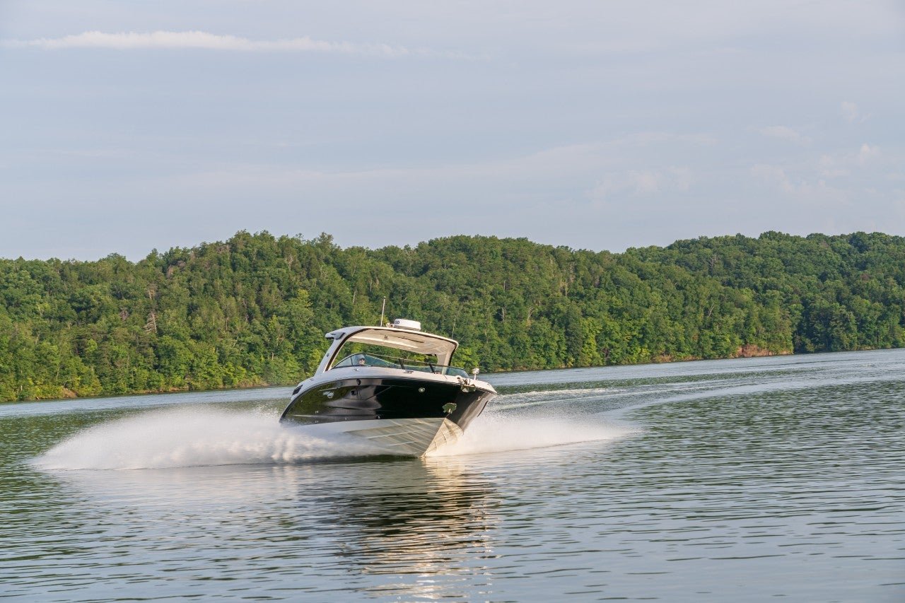 2024 SLX 350 boat running starboard bow