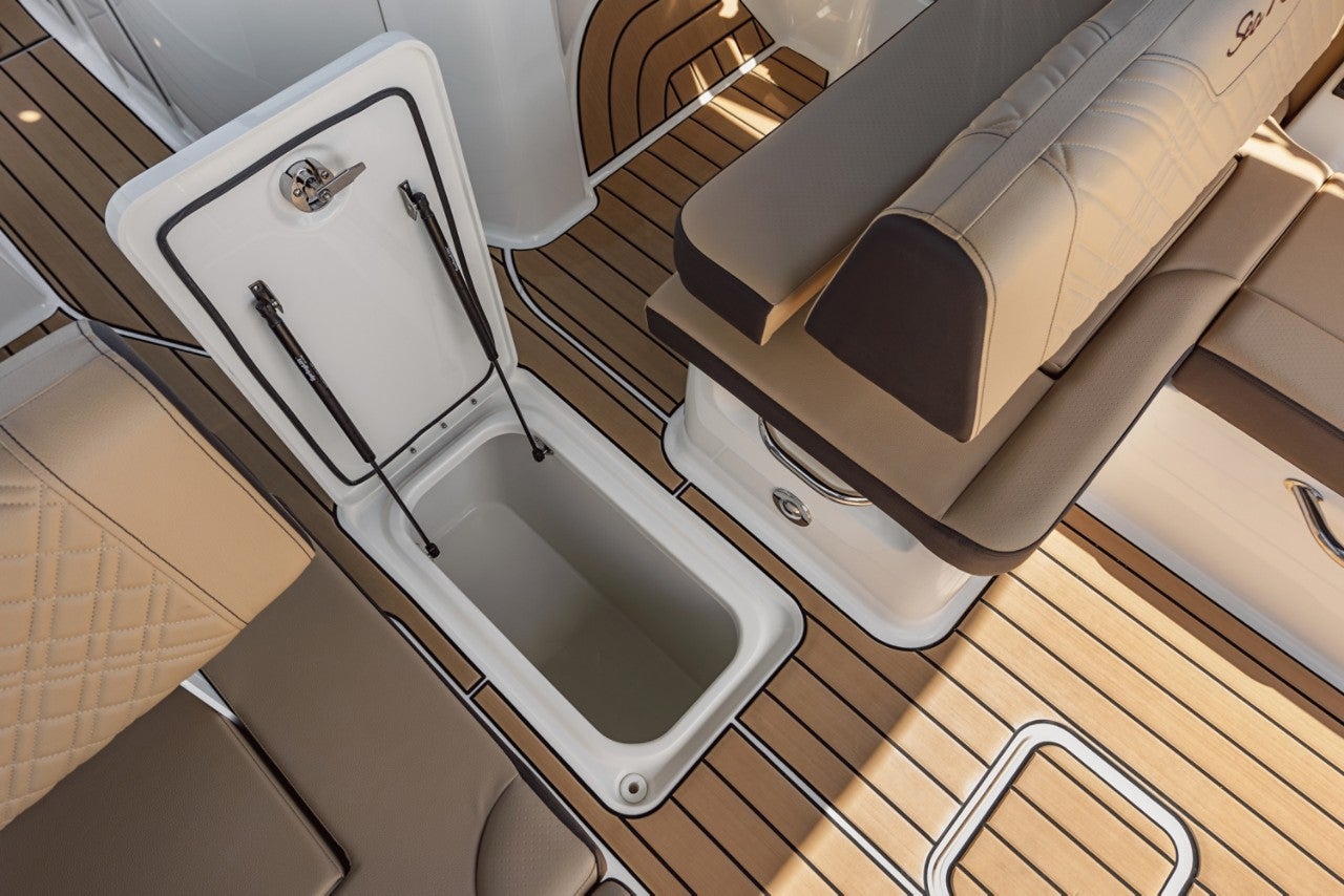 SDX 270 Outboard cockpit storage