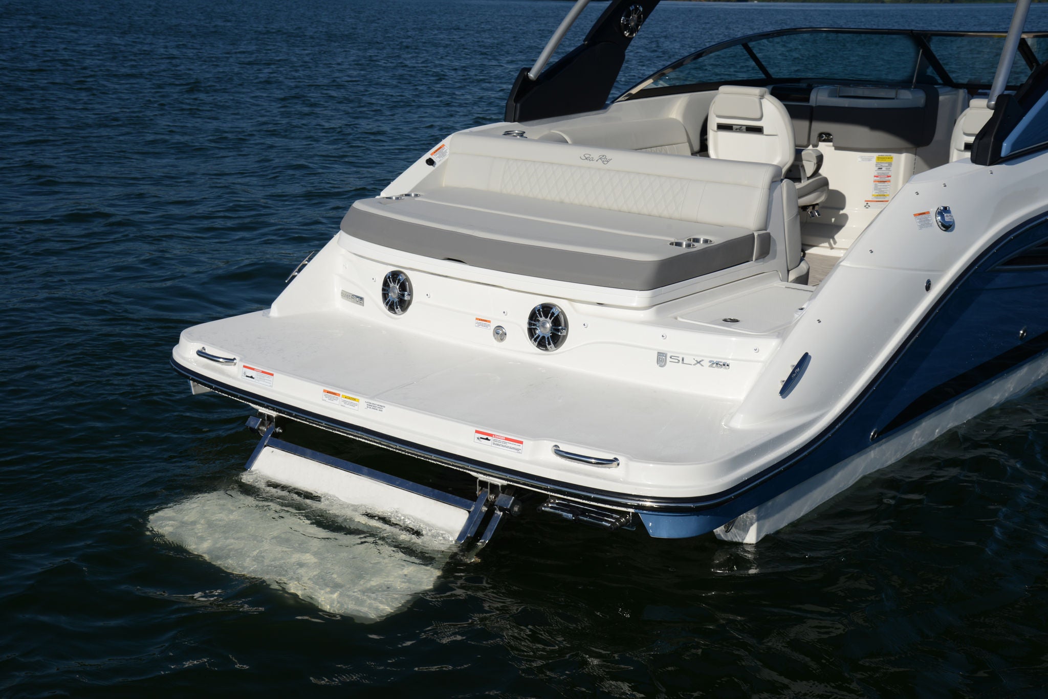 Sea Ray SLX 250 swim platform under water