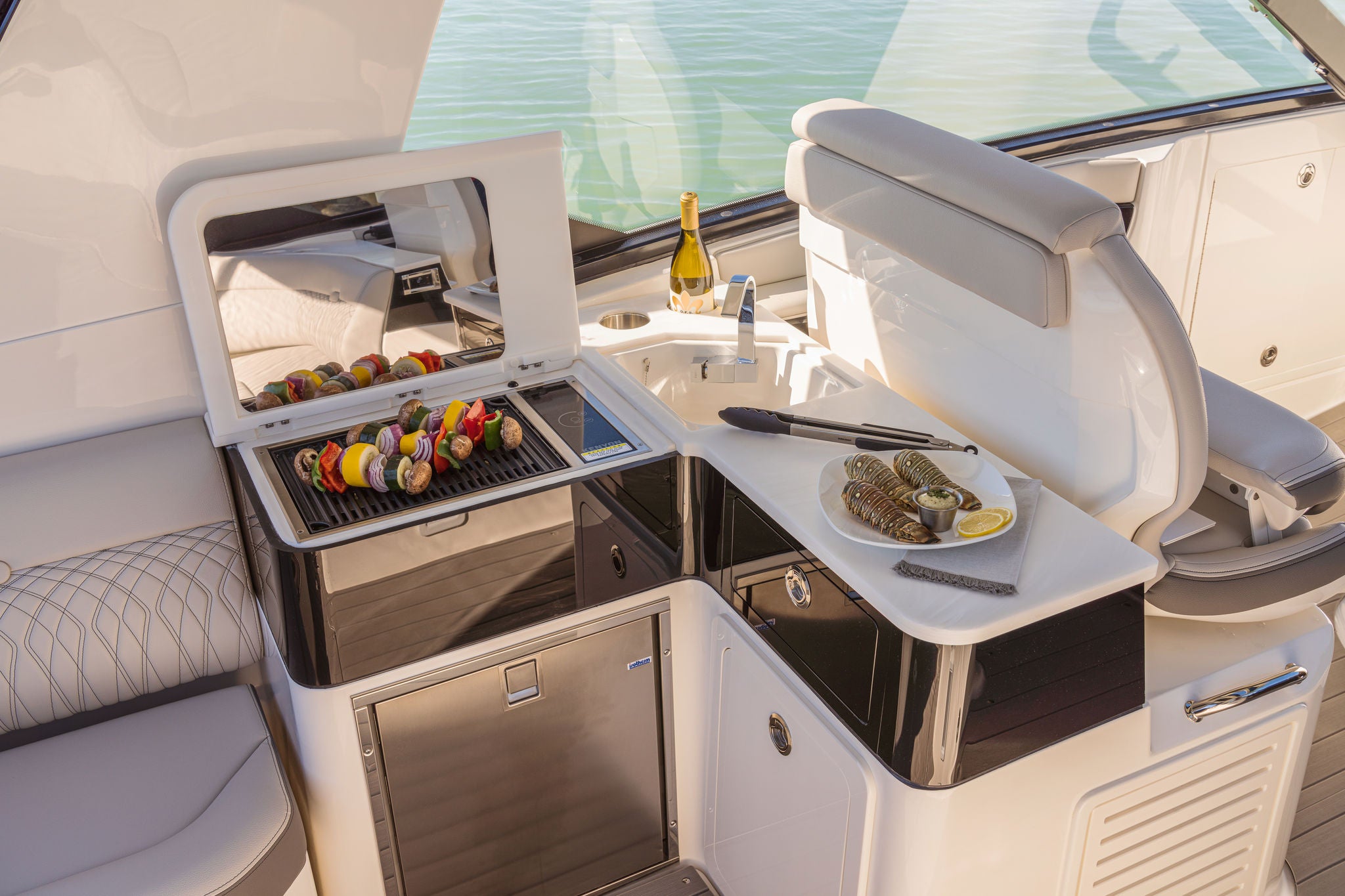 2024 Sundancer 370 cockpit wet bar grill refrigerator