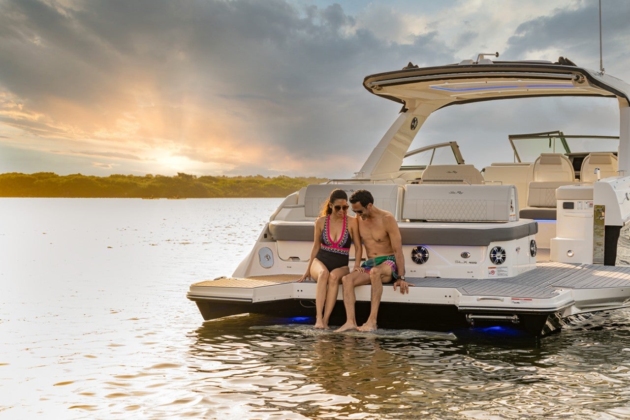 Couple using swim platform of 2024 SLX 400