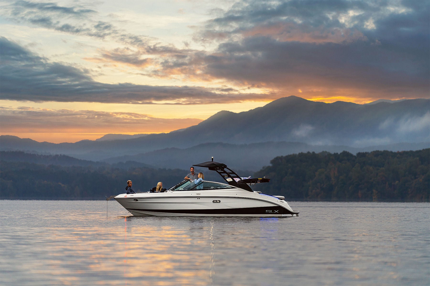 Sea Ray SLX 260 Surf port profile family at sunset