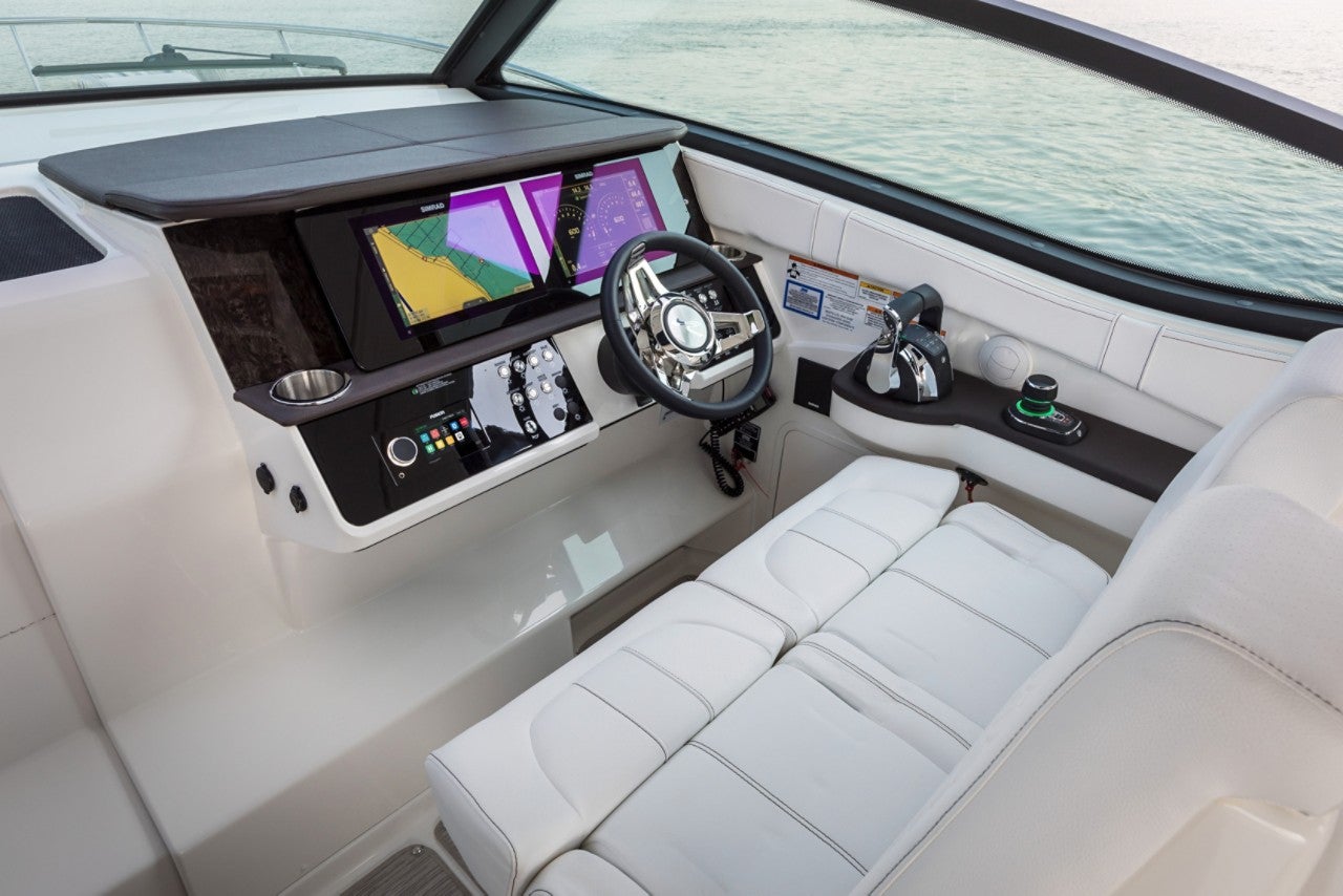 Sundancer 320 Outboard helm