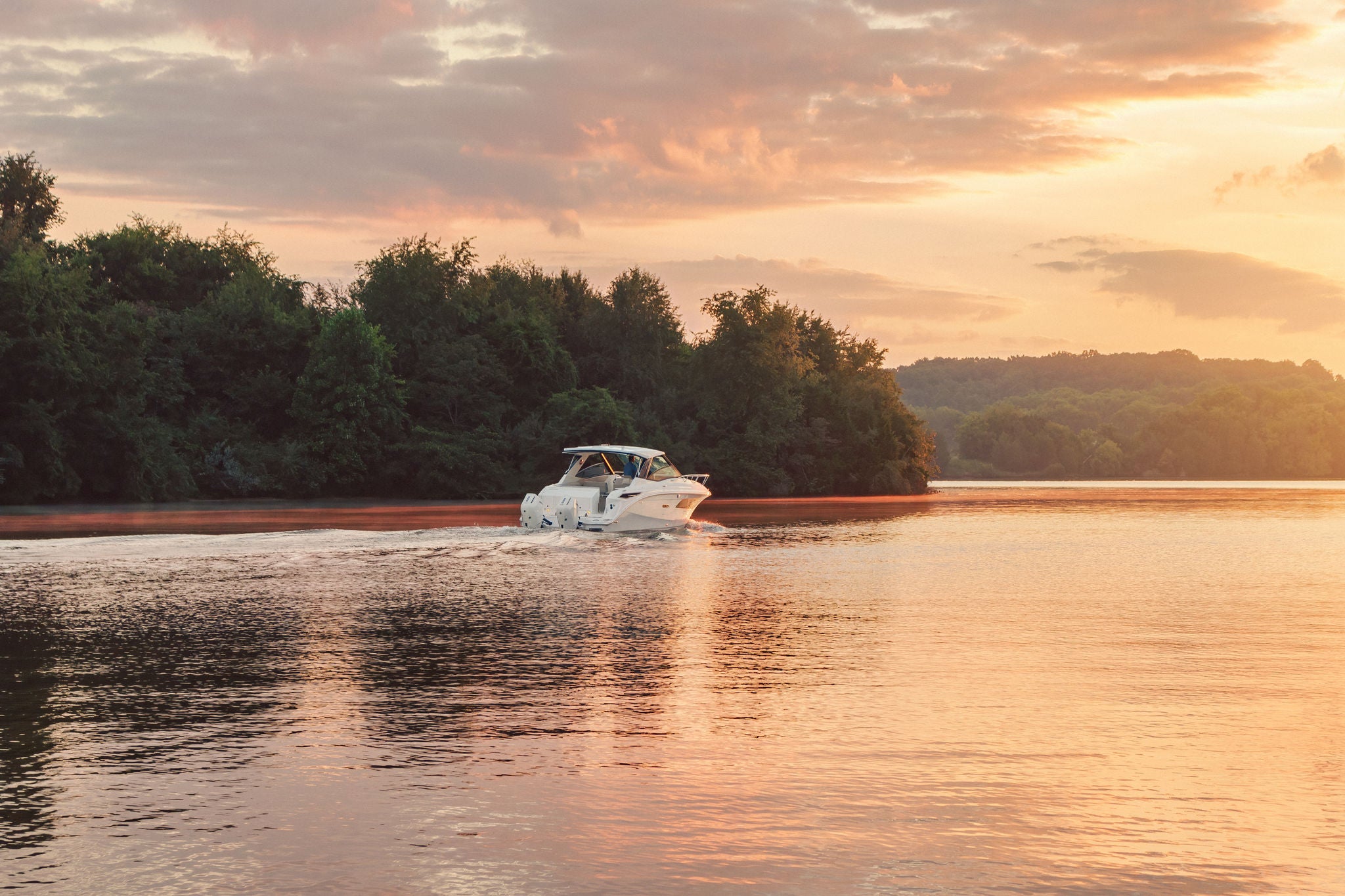 Sundancer 320 Outboard at sunset