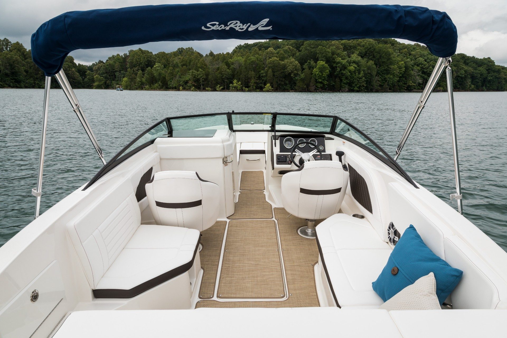 Sea Ray SPX 230