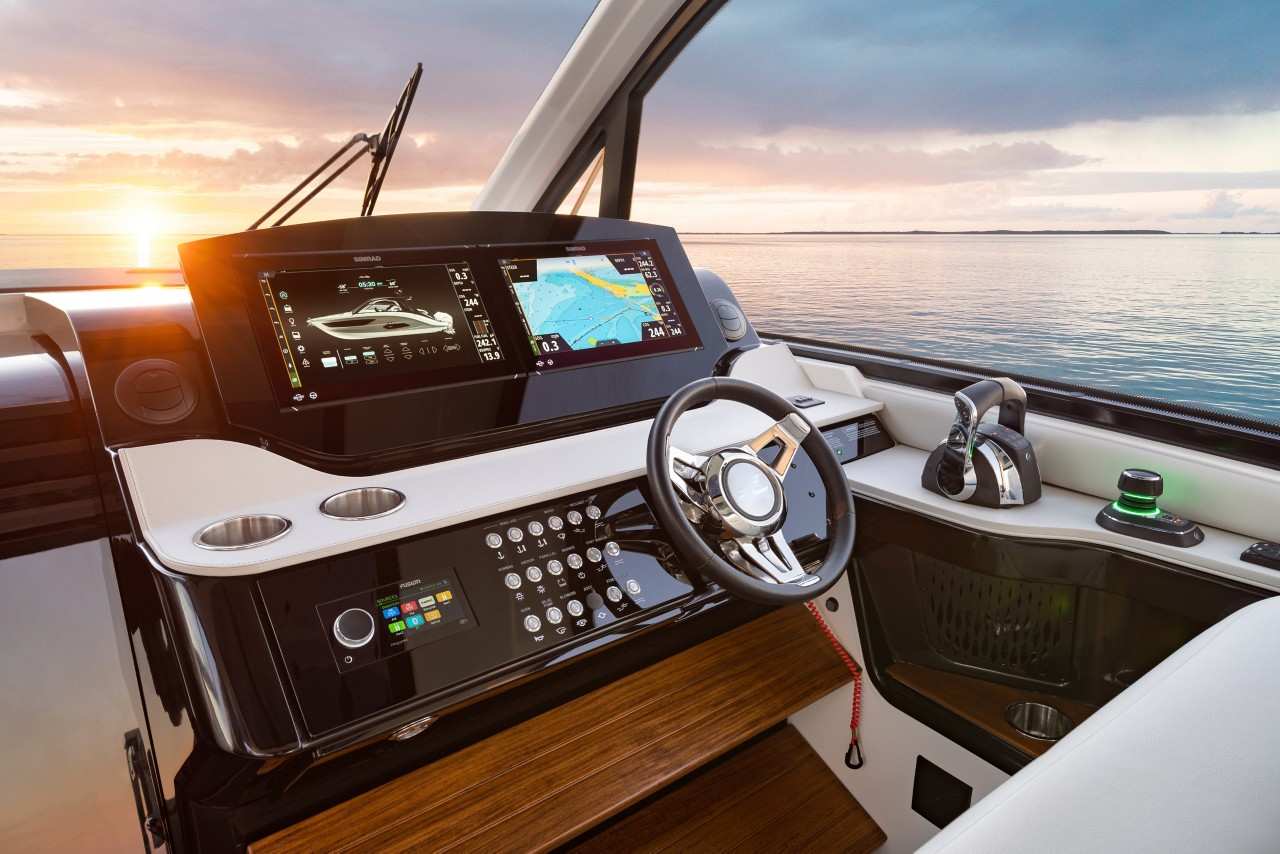 Sundancer 370 helm simrad