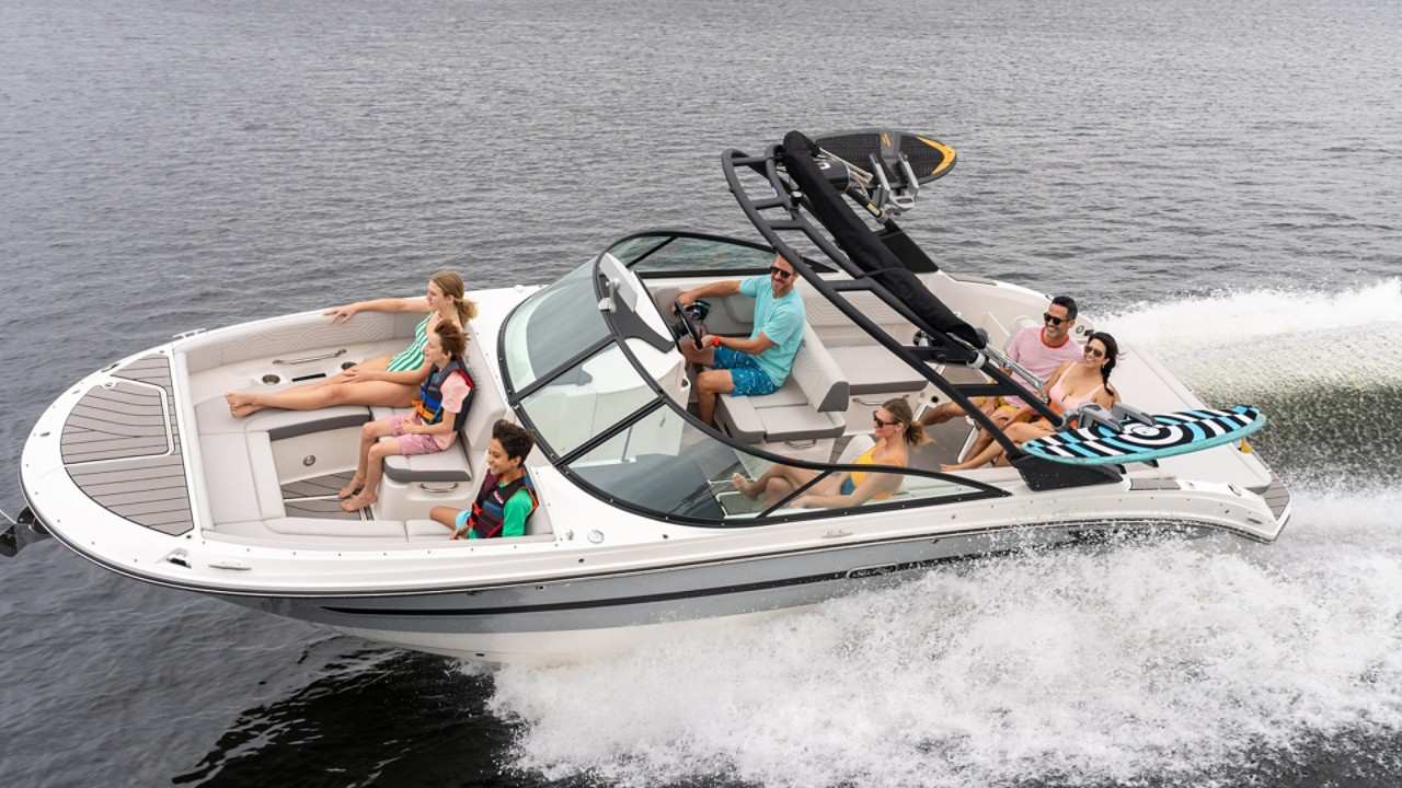 Luxury Cabin Cruisers, Deck Boats, and Sport Boats | Sea Ray