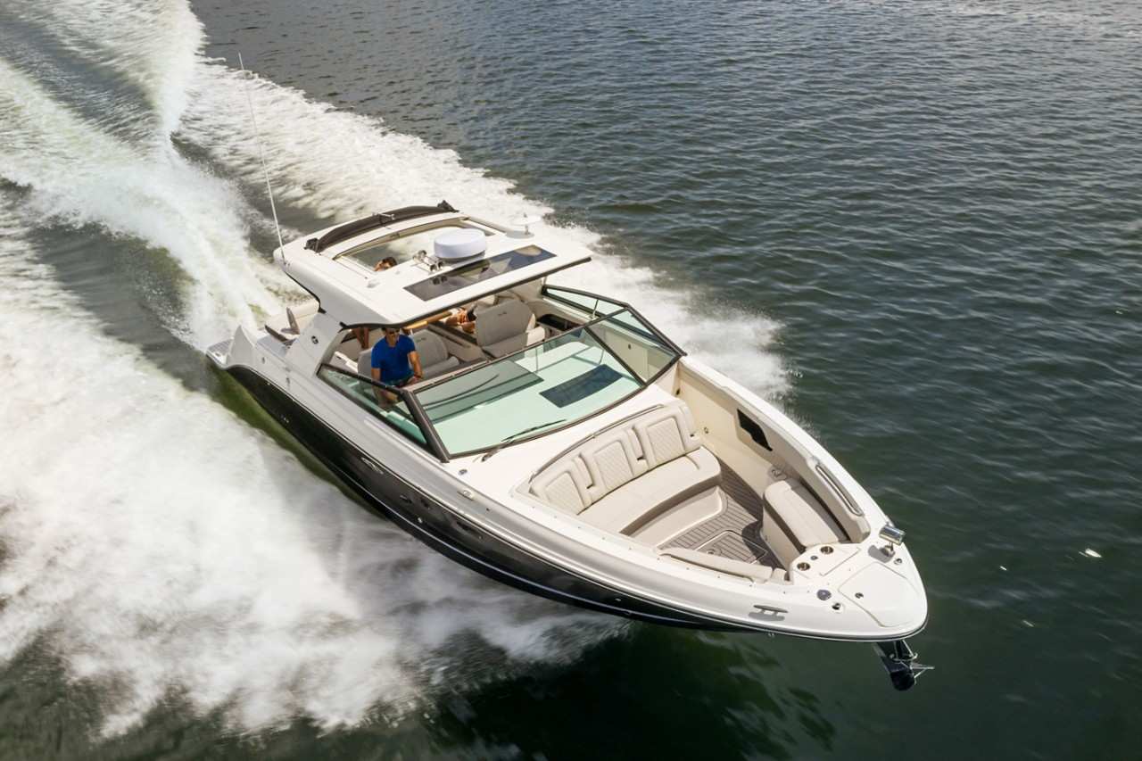 SLX 400 Sport Boat