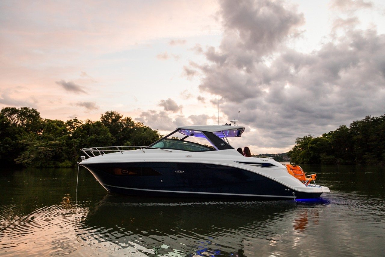 SEA-RAY ®'S-NEW-SUNDANCER-320-COUPE-MAKES-ITS-EUROPEAN-DEBUT-AT-THE-BOOT-DÜSSELDORF-INTERNATIONAL-BOAT-SHOW