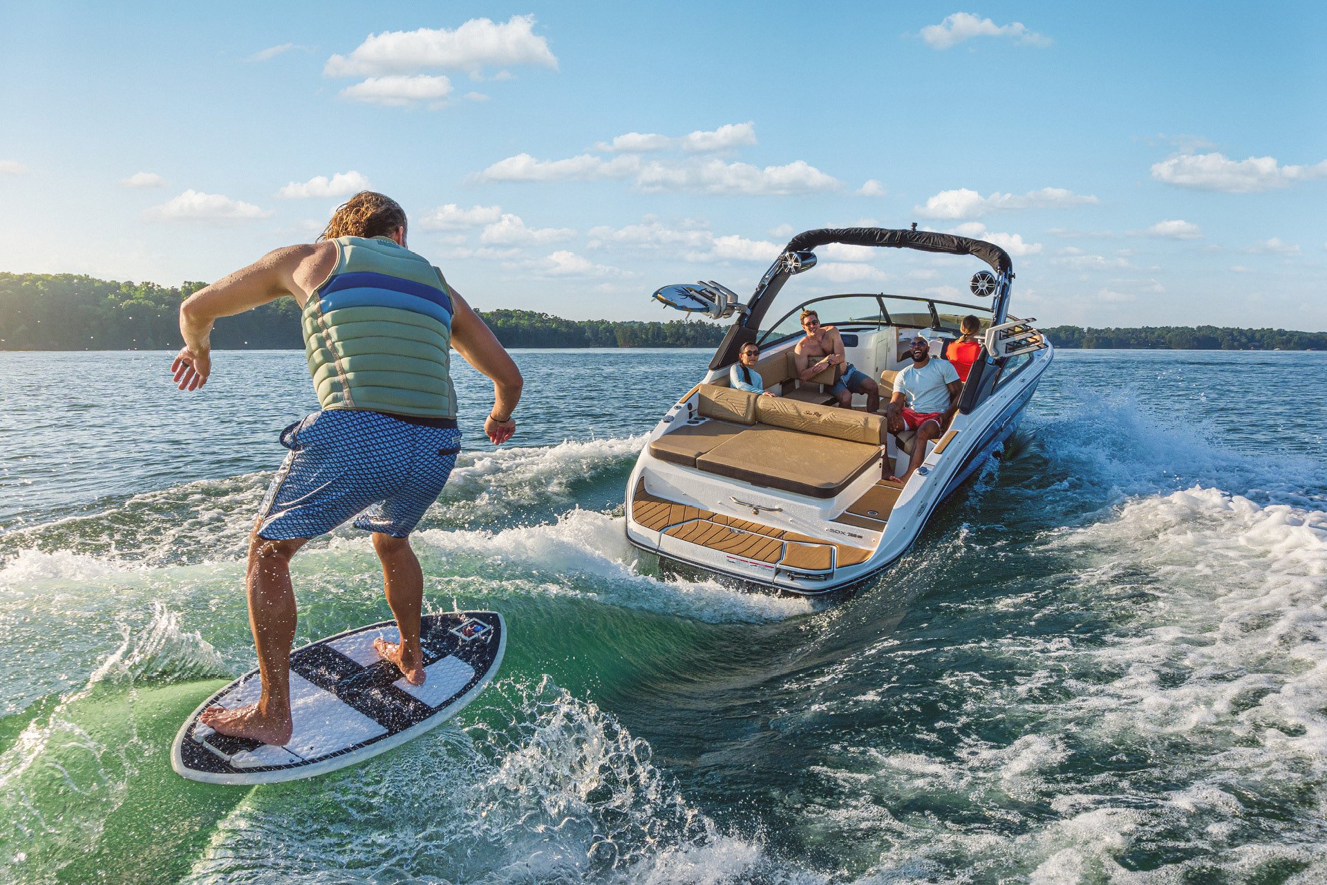 SDX Series - Sterndrive and Outboard Boats | Sea Ray