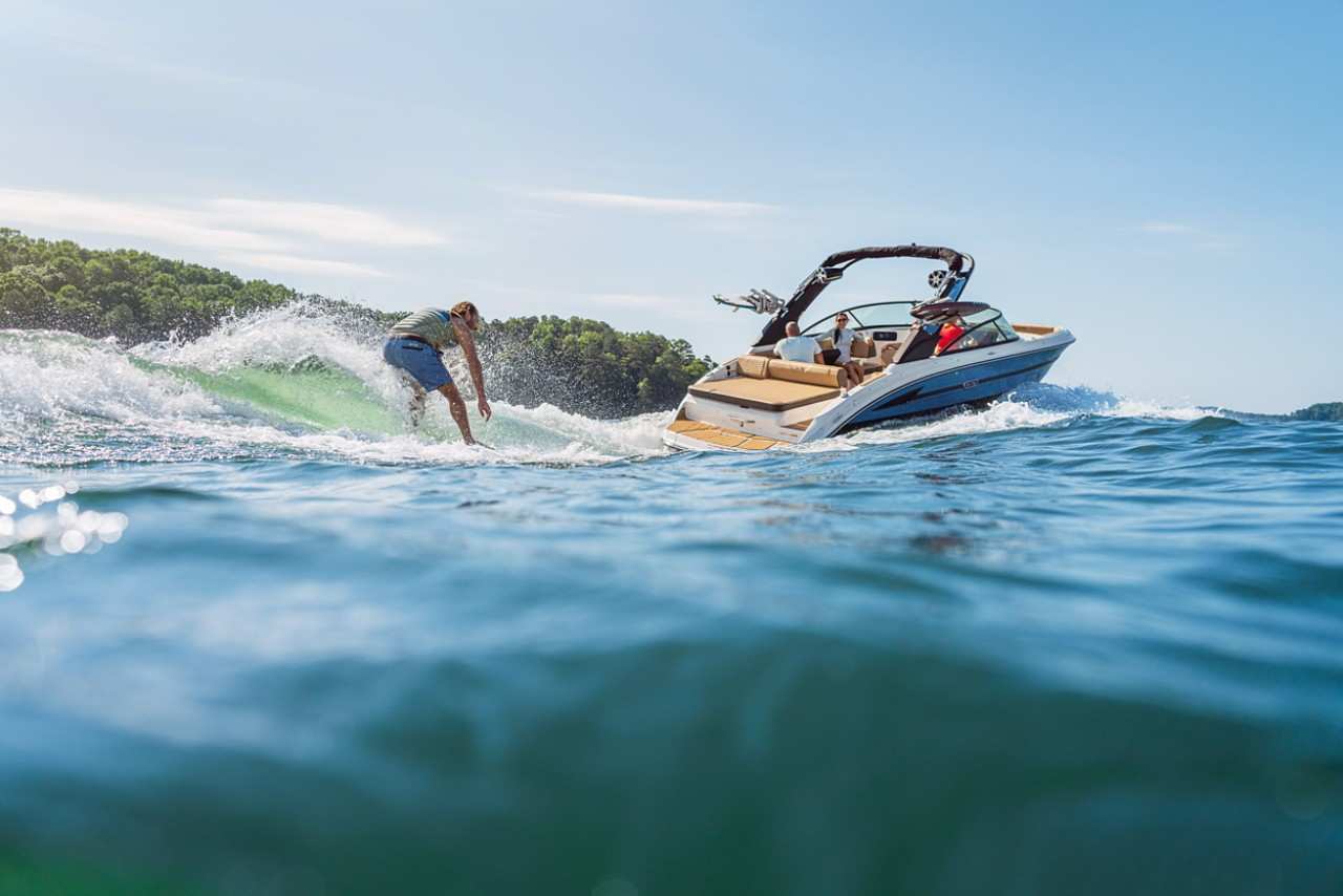 SDX 250 SURF running starboard stern three quarter friends wakesurfing waterline