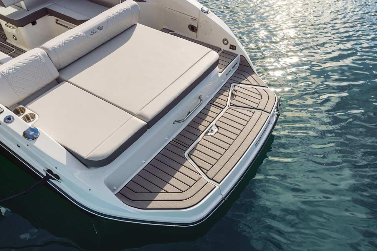 SDX 250 transom sunpad swim platform