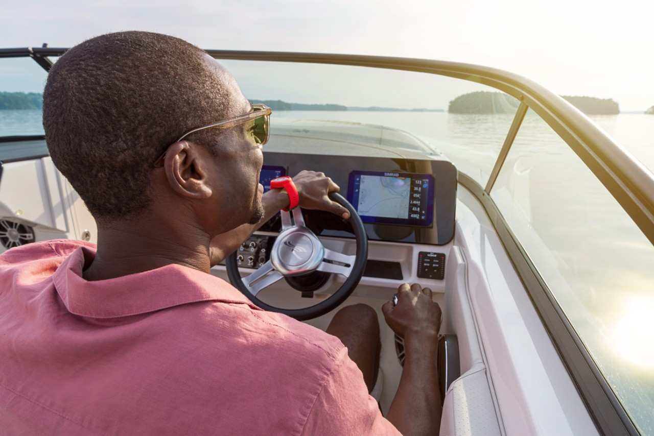 SDX 270 Outboard cockpit