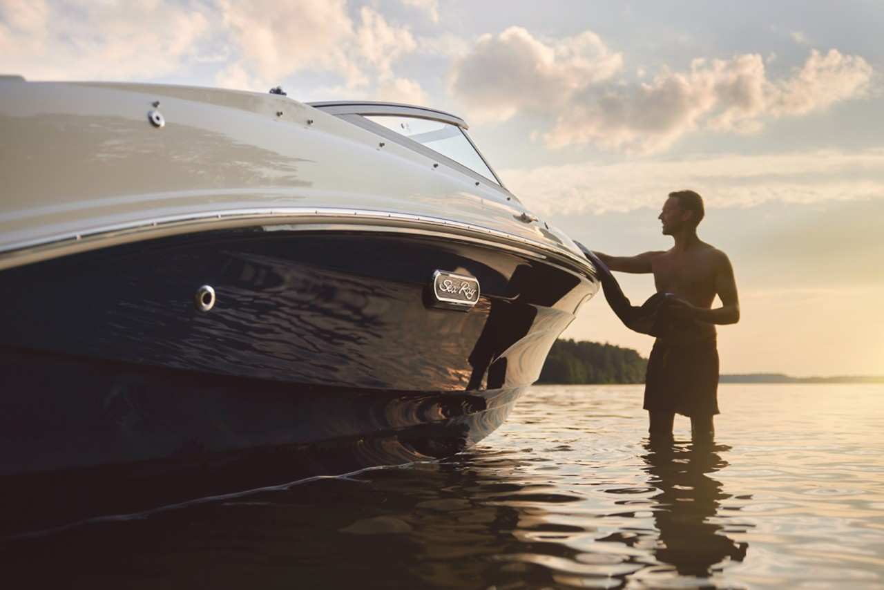 SPX 190 lifestyle man in water Sea Ray hull