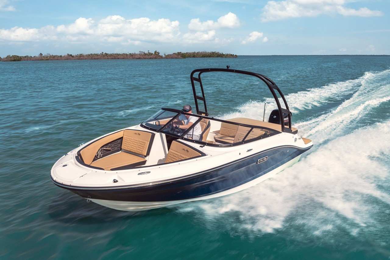 SPX 190 Outboard running starboard three quarter dog