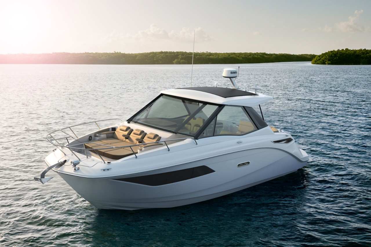 Sundancer 320 port bow three quarter rendering